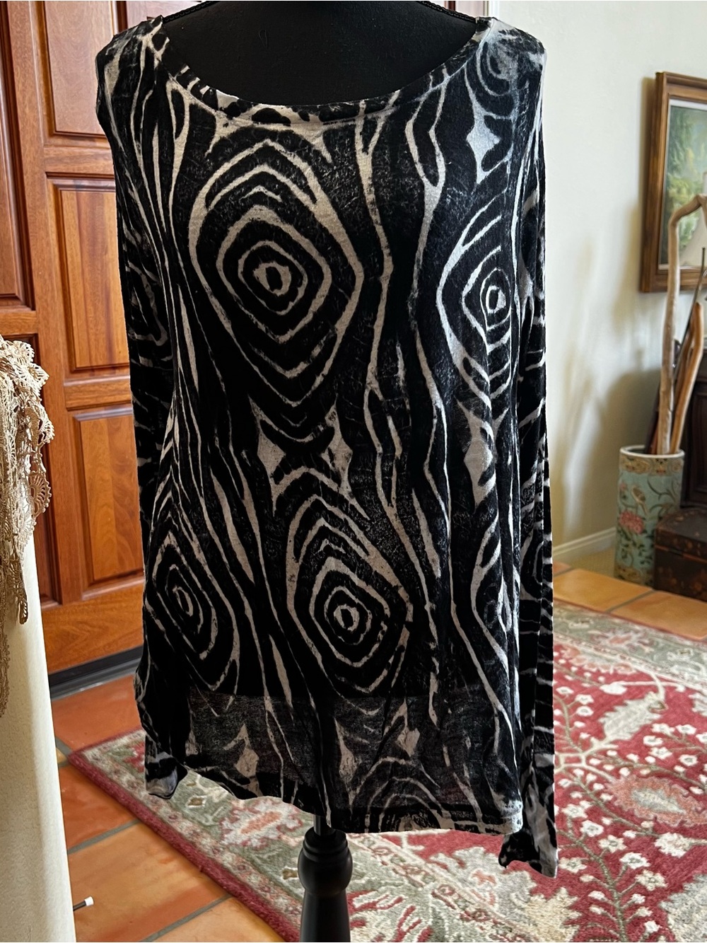 Mezon $168 Back Silk Inset Long Sleeve Top Black White Abstract Size Small